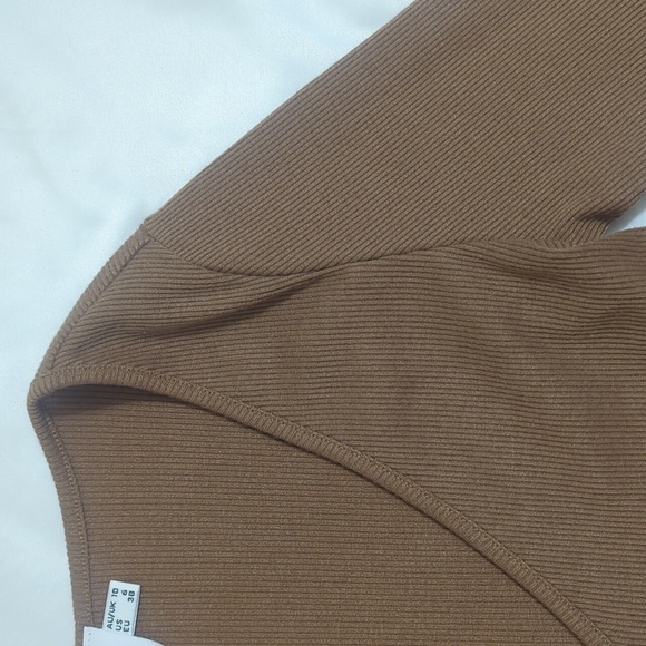 Princess Polly Ribbed V-Neck Long Sleeve Crop Top, Color Brown Size 6 - Picture 6 of 12